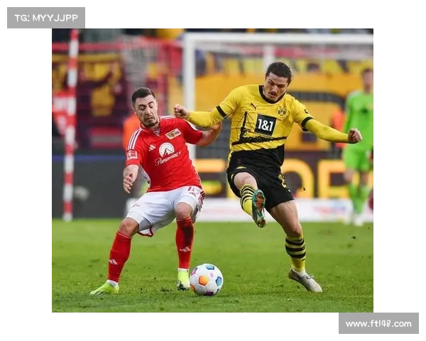 体图：厄兹詹铁心留队！多特中场拒新挑战 合同至 2026 年